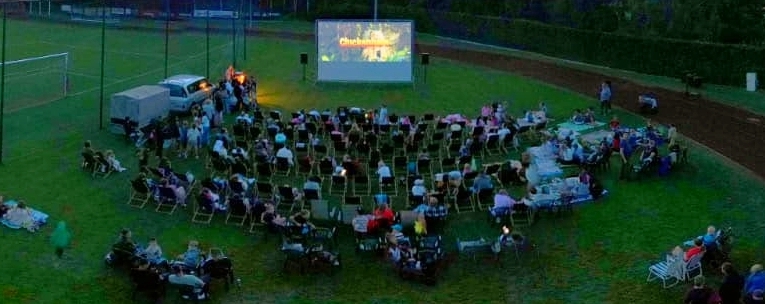 Plenerowe kino w Osiu